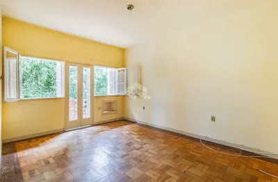 Apartamento com 2 dormitórios no bairro petrópolis em porto alegre