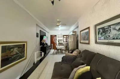 Casa de 2 pavimentos, de 2 dormitórios, garagem coberta a venda no menino deus