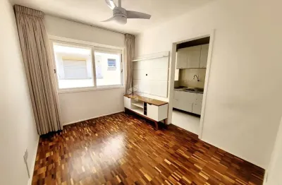 Reformado e semi mobiliado  apartamento de 01 dormitório.