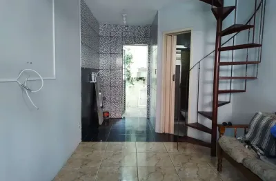 Casa à venda, com 2 quartos/dormitórios, 1 vaga/box, no bairro guarujá, zona sul de poa/rs.