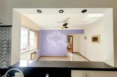 Apartamento no centro histórico com 01 dormitório e garagem.