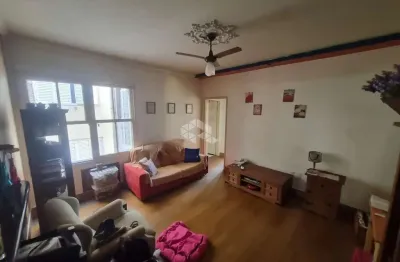 Apartamento de 2 dormitórios de frente para a redenção.