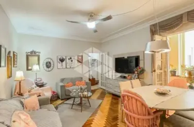 Apartamento com 03 dormitórios, suíte, sacada e elevador.
