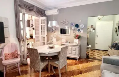 Apartamento de 03 dormitórios e com 2 sacadas próximo à redenção e ao hospital de clínicas.