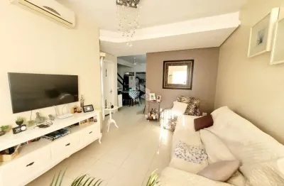 Casa em condomínio próximo ao bourbon shopping teresópolis, possuindo: