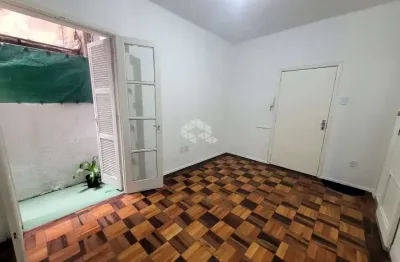 Baixou o valor !! apartamento de  um (01) dormitório (garden) com 02 pátios privativos.