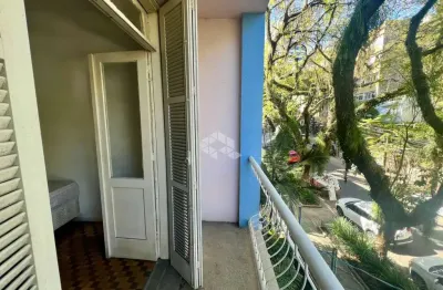 Apartamento no bom fim com 3 dormitórios com sacada e garagem escriturada.