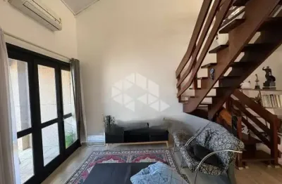 Diferenciada cobertura com garagem no bairro cidade baixa.