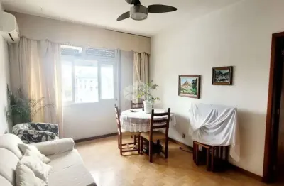 Belissímo apartamento de 3 quartos com dependência completa