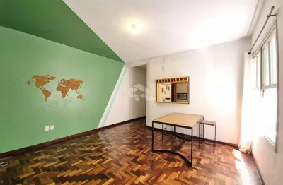 Apartamento à venda com 2 quartos, sacada e de frente para redenção