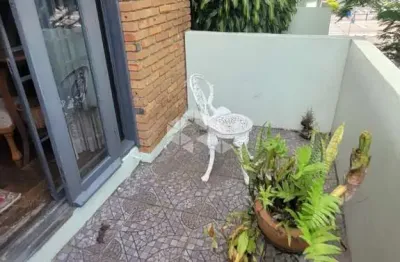 Apartamento de 02 dormitórios, sacada e garagem escritura.