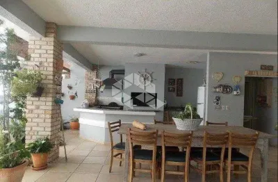 Casa à venda em canasvieiras com maravilhoso jardim