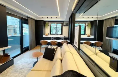 Apartamento de 1 suíte à venda, aproximadamente a 100 metros da praia de jurerê