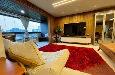 Apartamento à venda de 2 dormitórios mobiliado em jurerê ,peerto da praia