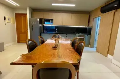 Apartamento à venda de 2 dormitórios mobiliado em jurerê ,peerto da praia