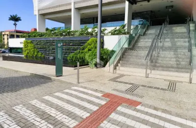 Sala  a venda com 156m² privativos, vista incrível e 3 garagens em florianópolis