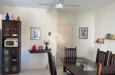 Apartamento à venda localizado a 130 metros do mar 2 dorm sendo 1 suíte- canasvieiras