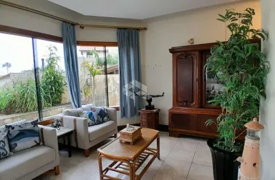 Casa frente mar com piscina e 4 dormitórios em santo antônio de lisboa