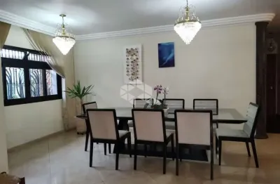 Casa à venda, 450m², 5 quanrtos/dormitório (3 suítes), 5 vagas de garagem