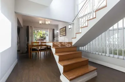 Casa à venda 300m², 3 quartos ,1 suíte com banheira, e closet, 10 vagas de garagem