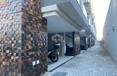 Sobrado novo em condomínio fechado na vila formosa - 2 suítes, acabamento de alto padrão e garagem com depósito