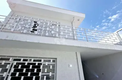 Sobrado amplo com 4 vagas - conforto e segurança para sua família!