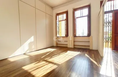 Casa com 3 quartos à venda na Rua Duque de Caxias, 518, Centro Histórico, Porto Alegre