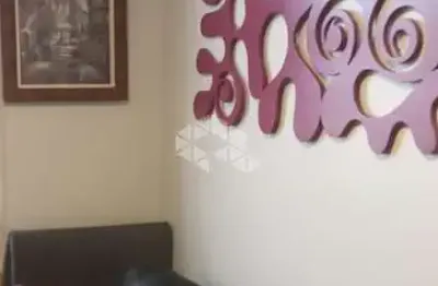 Apartamento de dois amplos dormitórios/quartos com sacada,  bairro petrópolis