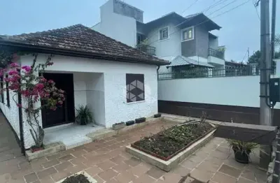 Casa de 3 quartos, 3 vagas de estacionamento. pátio amplo,  bairro são luiz em canoas.