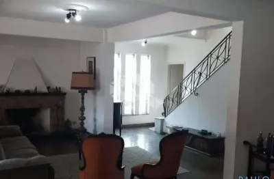 Aclimação,  sobrado para uso tanto comercial ou residencial, com cinco dormitórios e quatro vagas.