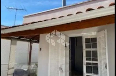 Brooklin, casa para venda prócima ao metrô com 03 dormitórios e 02 vagas de garagem