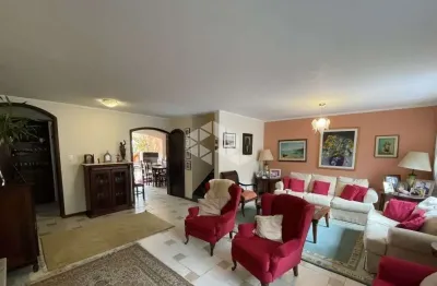 Sobrado à venda de 237m² com 3 dormitórios (1 suíte) e 4 vagas no alto da boa vista, próximo do metrô