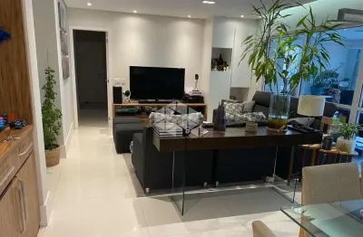 Apartamento à venda de 171m² com 4 dormitórios sendo 3 suítes e 3 vagas na aclimação