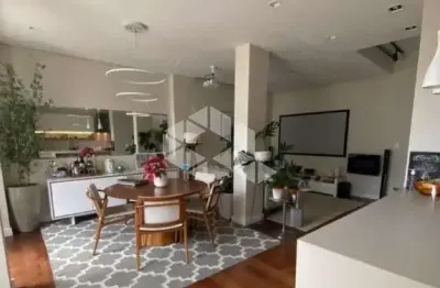 Venda sobrado de 250m² com 5 dormitórios sendo 3 suítes e 3 vagas na região do brooklin, próximo do metrô