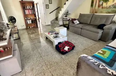 Venda casa de vila de 140m² com 3 dormitórios sendo 2 suítes e 2 vagas na vila cordeiro