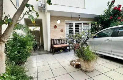 Venda casa de vila de 140m² com 3 dormitórios sendo 2 suítes e 2 vagas na vila cordeiro