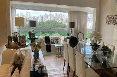 4 quartos, 3 suítes, 4 banheiros, 1 escritório, 4 vagas de garagem e uma área total de 234m² aclimação