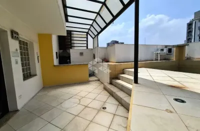 Cobertura duplex à venda em moema com 206m², 3 dormitórios (sendo 1 suíte) e 3 vagas de garagem.