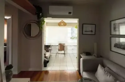 Apartamento à venda na vila olímpia com 72m², 2 dormitórios sendo 1 suíte e 1 vaga de garagem.  o imóvel conta com sala para 2 ambientes com ar-condi