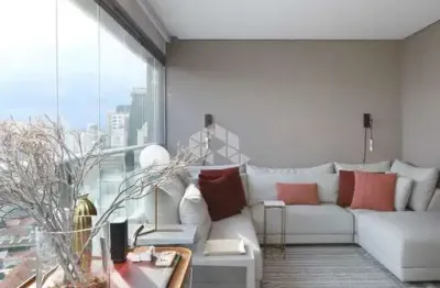 Apartamento à venda no itaim com 101m², 2 dormitórios (sendo 1 suíte) e 3 vagas de garagem.