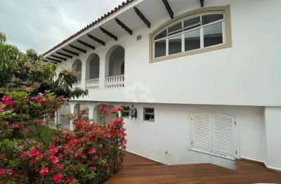 Casa à venda no alto de pinheiros com 4 dormitórios sendo 2 suítes, 5 vagas e piscina