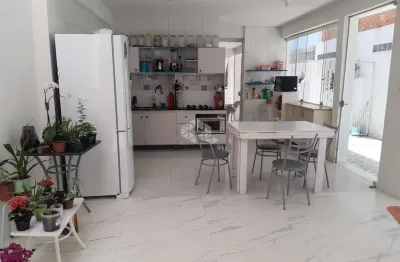 Casa /sobrado de 3 dormitórios, 1 suíte ,  piscina no bairro azenha