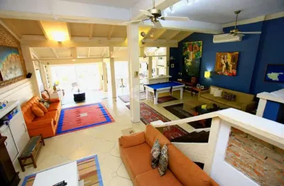 Casa com 3 dormitórios em condominio no santa tereza