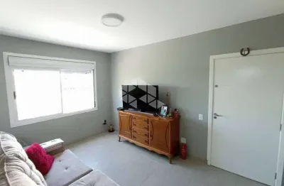 Apartamento reformado 2 dormitórios junto ao colégio maria imaculada