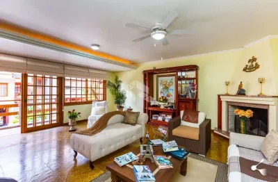 Casa em condomínio com 3 dorm/quartos no menino deus