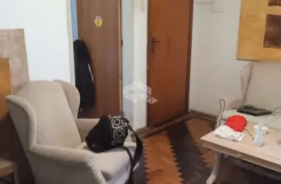 Apartamento 2 dormitórios com sacada, no  centro  histórico