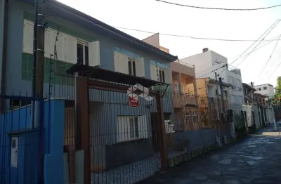 Casa 03 dormitórios,  2 pisos com terraço,1 suíte, 1 lavabo, 2 banheiros, com vaga para 08 carros,