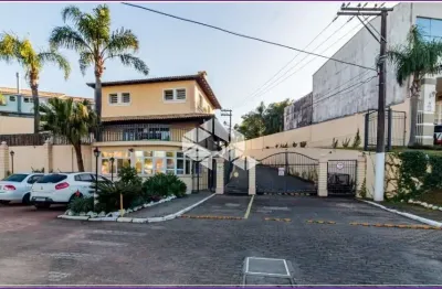 Casa/sobrado com 2 dormitorios , 2 vagas em condominio fehcado.