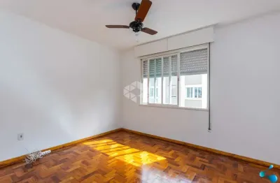 Amplo apartamento de frente no centro com 2 dormitórios/quartos