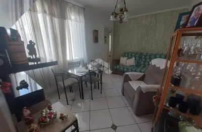 Apartamento de dois dormitórios com dependência na cidade baixa